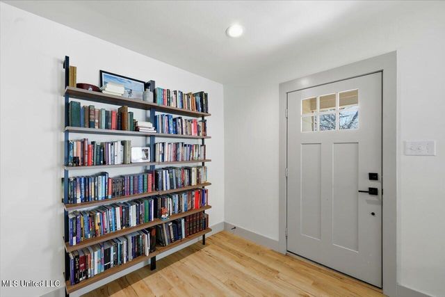 1004 Meadow Heights Drive, Jackson, MS 39206