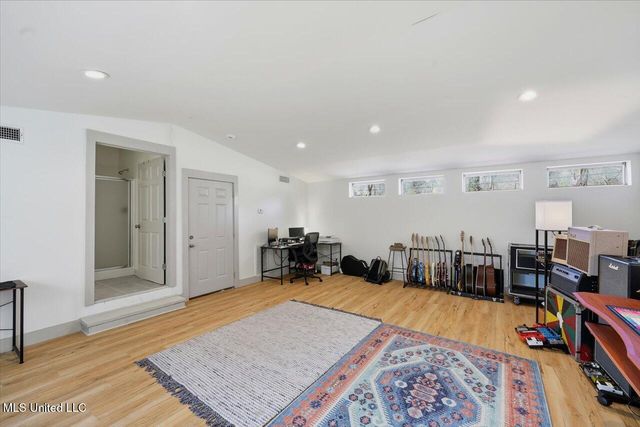 1004 Meadow Heights Drive, Jackson, MS 39206