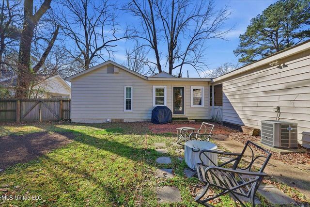 1004 Meadow Heights Drive, Jackson, MS 39206