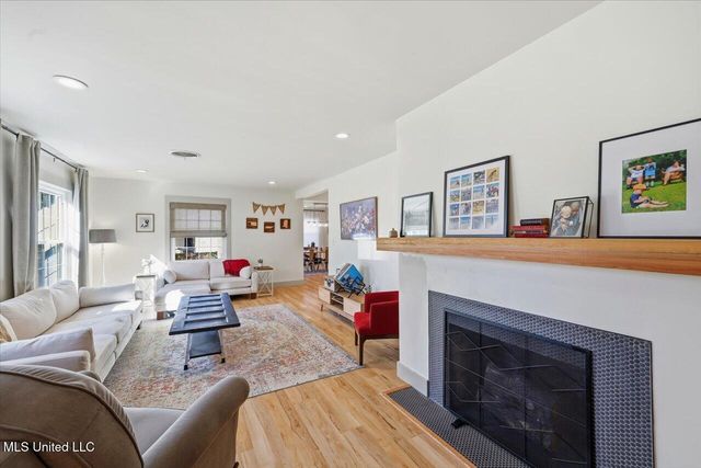 1004 Meadow Heights Drive, Jackson, MS 39206