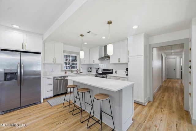 1004 Meadow Heights Drive, Jackson, MS 39206