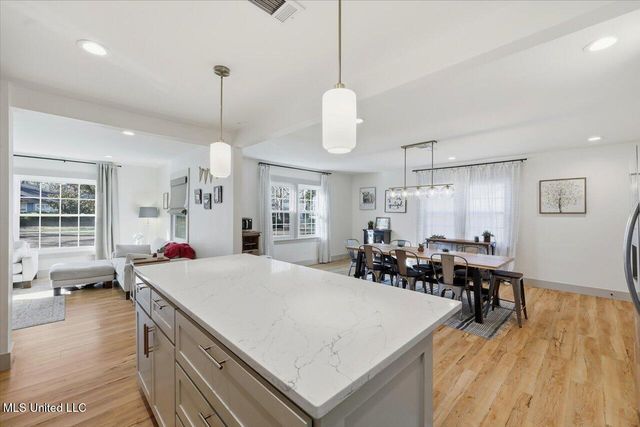 1004 Meadow Heights Drive, Jackson, MS 39206