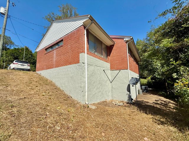 320 Franklin Heights RD, Bassett, VA 24055