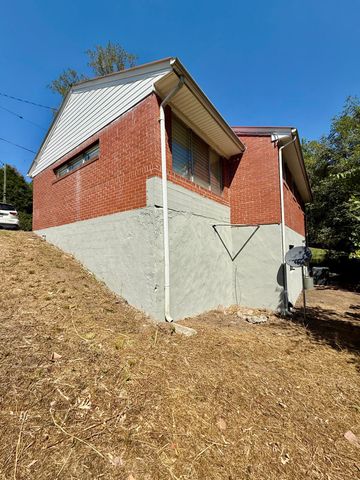 320 Franklin Heights RD, Bassett, VA 24055