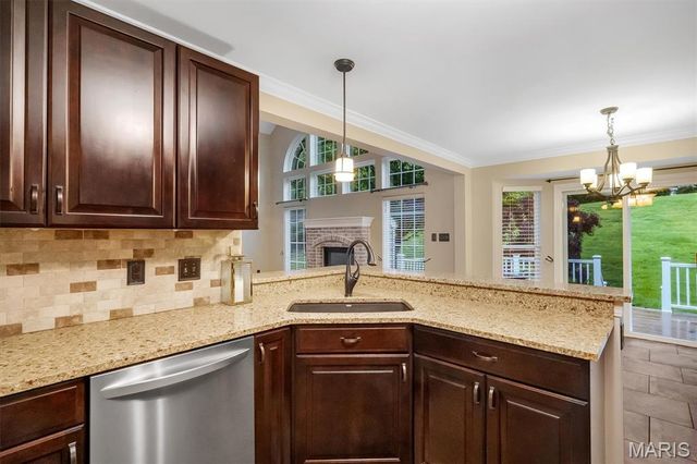3930 White Rose Lane, St Charles, MO 63304