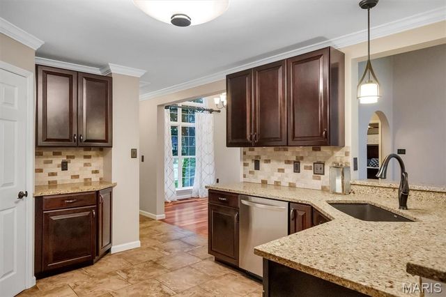 3930 White Rose Lane, St Charles, MO 63304