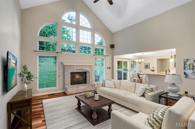 3930 White Rose Lane, St Charles, MO 63304