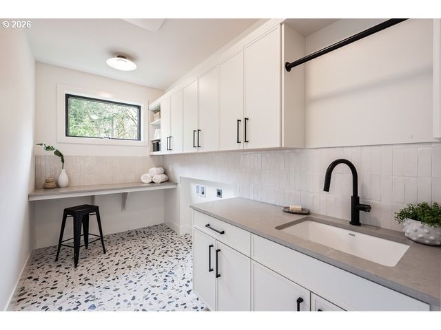 4487 WESTBAY Rd, Lake Oswego, OR 97035