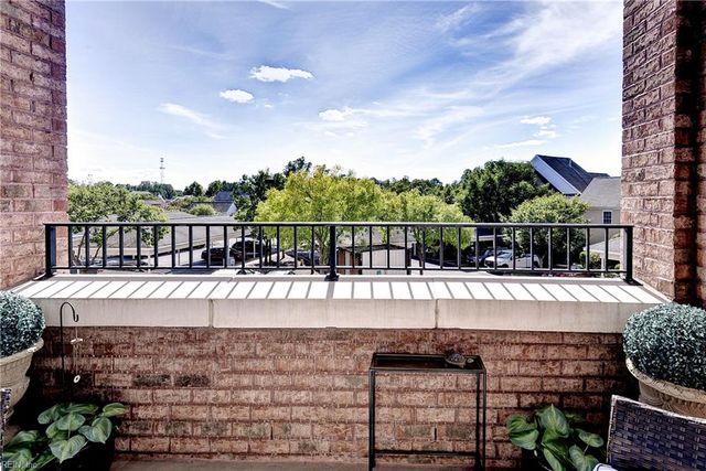 5215 Center St Apt 203, Williamsburg, VA 23188