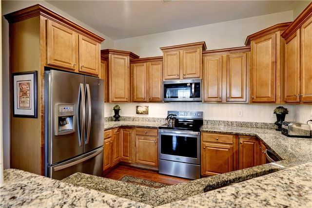 5215 Center St Apt 203, Williamsburg, VA 23188