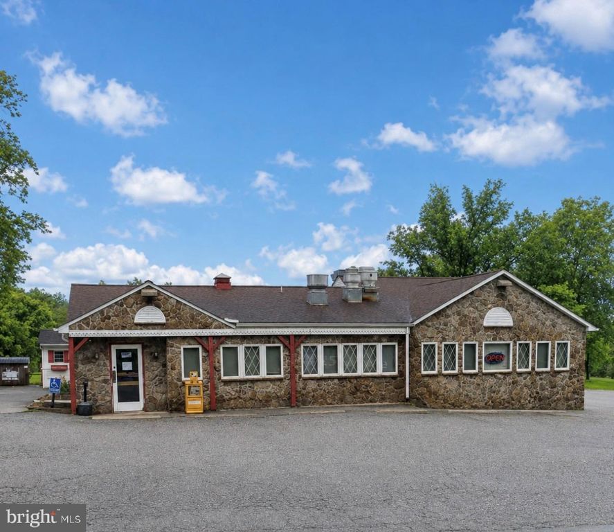 3771 LAYFIELD RD, PENNSBURG, PA 18073 — photo 2