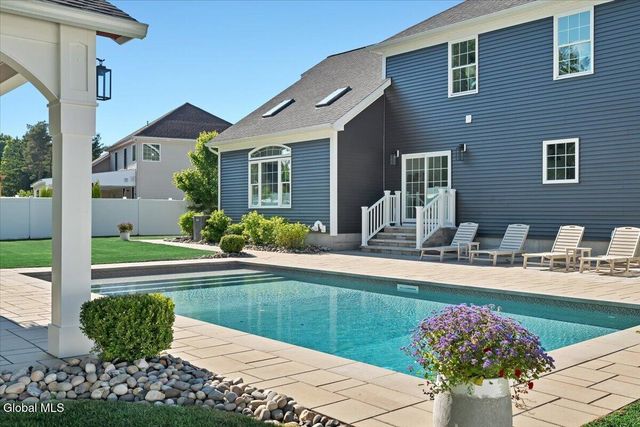 7 Pond View Drive, Clifton Park, NY 12065