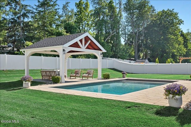 7 Pond View Drive, Clifton Park, NY 12065