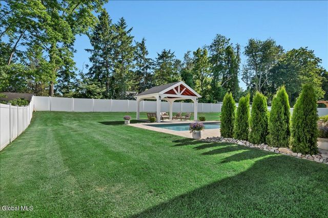 7 Pond View Drive, Clifton Park, NY 12065