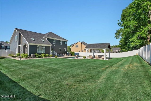7 Pond View Drive, Clifton Park, NY 12065