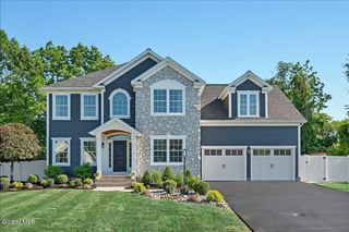7 Pond View Drive, Clifton Park, NY 12065