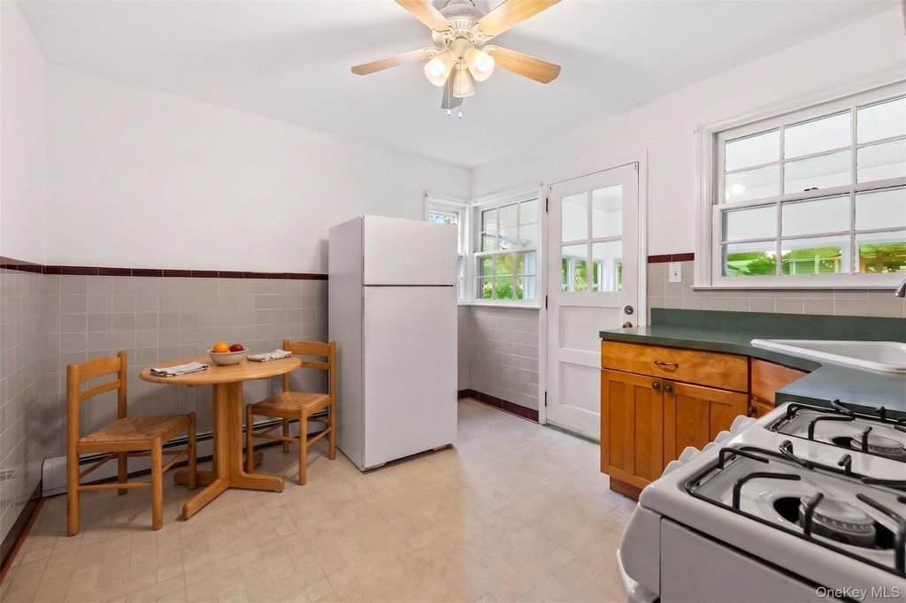 12 Benjamin Avenue, Amityville, NY 11701 — photo 4