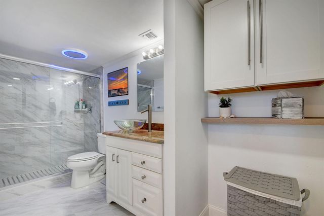 5600 N Flagler Drive 307, West Palm Beach, FL 33407