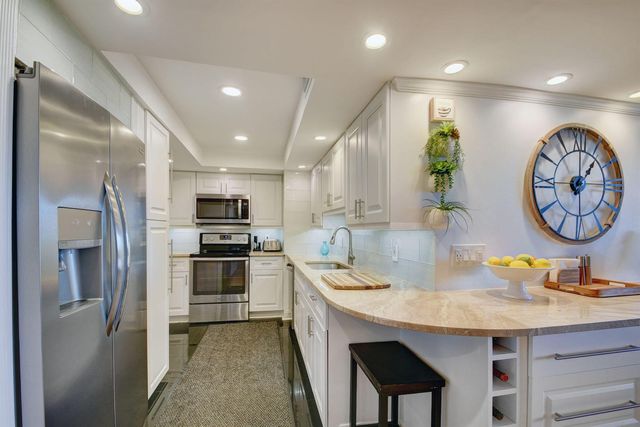5600 N Flagler Drive 307, West Palm Beach, FL 33407