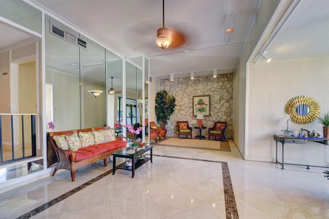 5600 N Flagler Drive 307, West Palm Beach, FL 33407