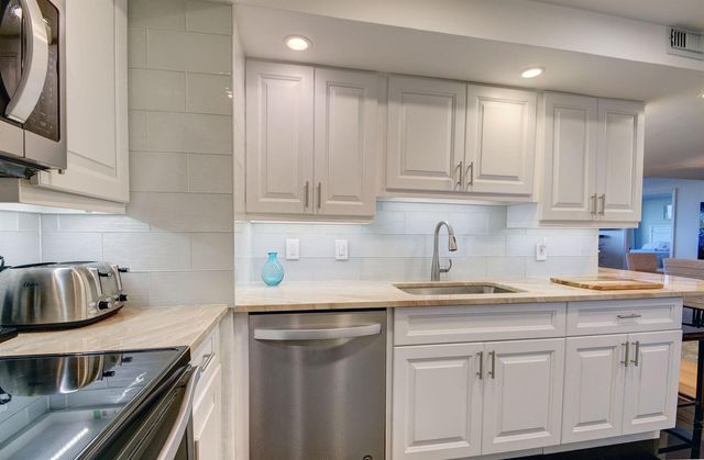 5600 N Flagler Drive 307, West Palm Beach, FL 33407