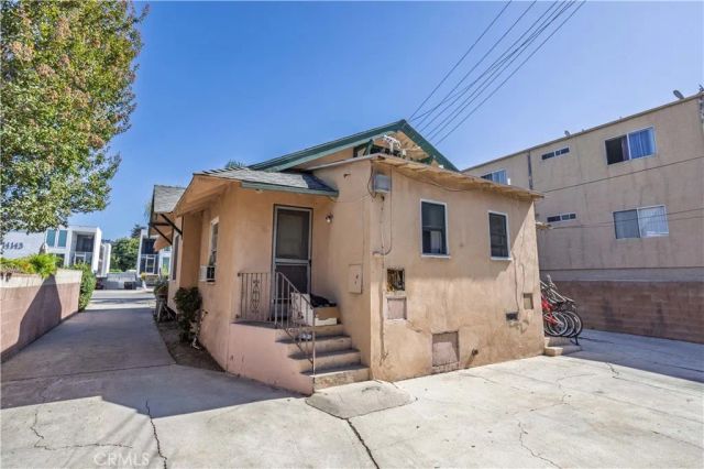 14138 Gilmore Street, Van Nuys, CA 91401