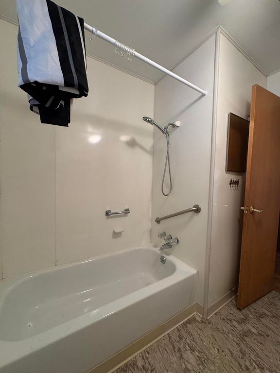 Image 13 of property listing at 5702 Fruitland Farm Road, San Angelo, TX 76903