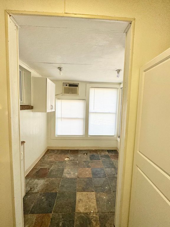 Image 15 of property listing at 5702 Fruitland Farm Road, San Angelo, TX 76903