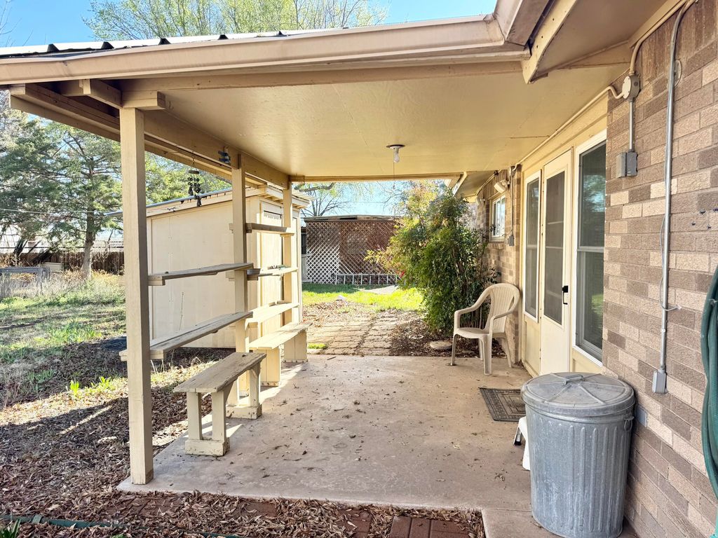 Image 18 of property listing at 5702 Fruitland Farm Road, San Angelo, TX 76903