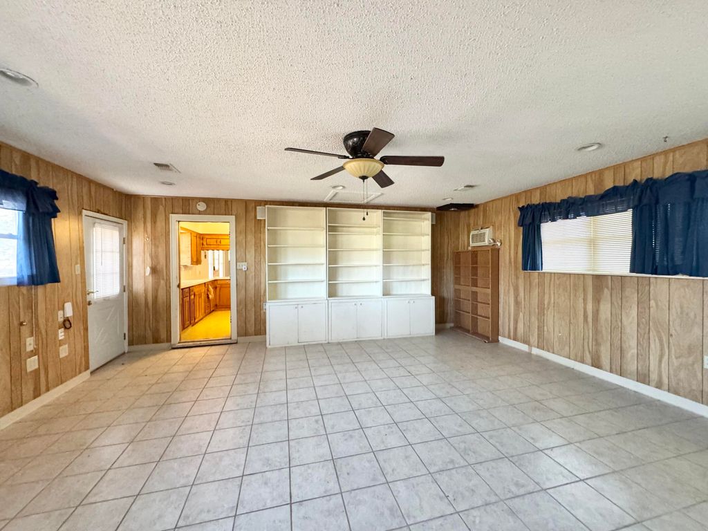 Image 2 of property listing at 5702 Fruitland Farm Road, San Angelo, TX 76903