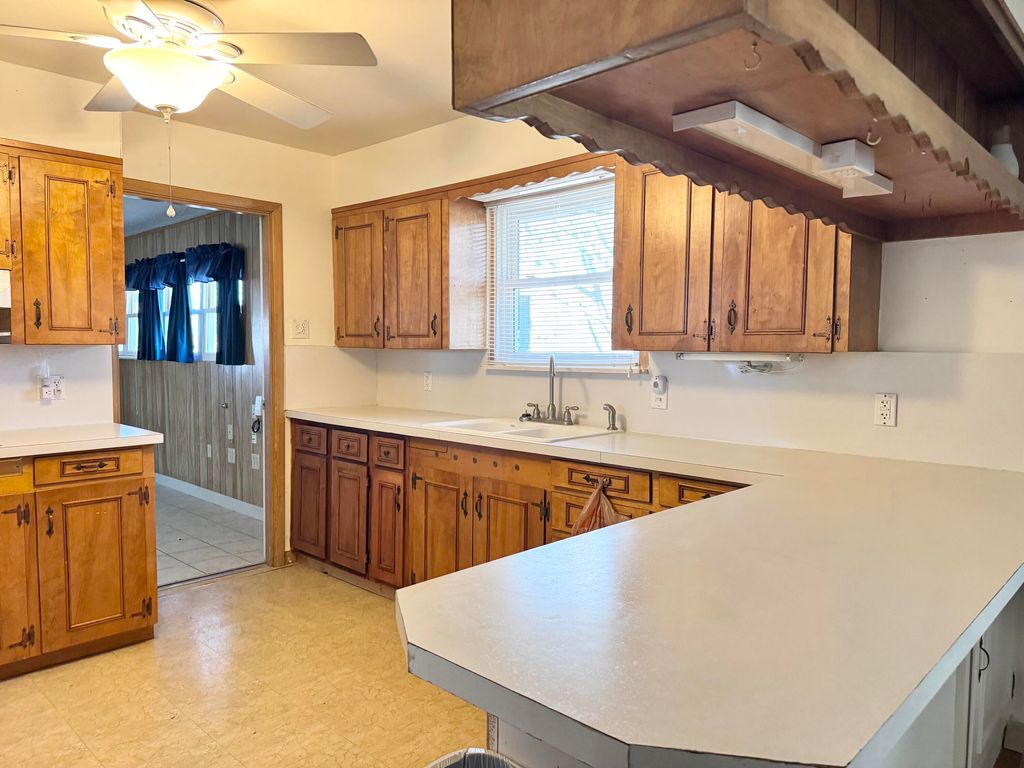 Image 22 of property listing at 5702 Fruitland Farm Road, San Angelo, TX 76903