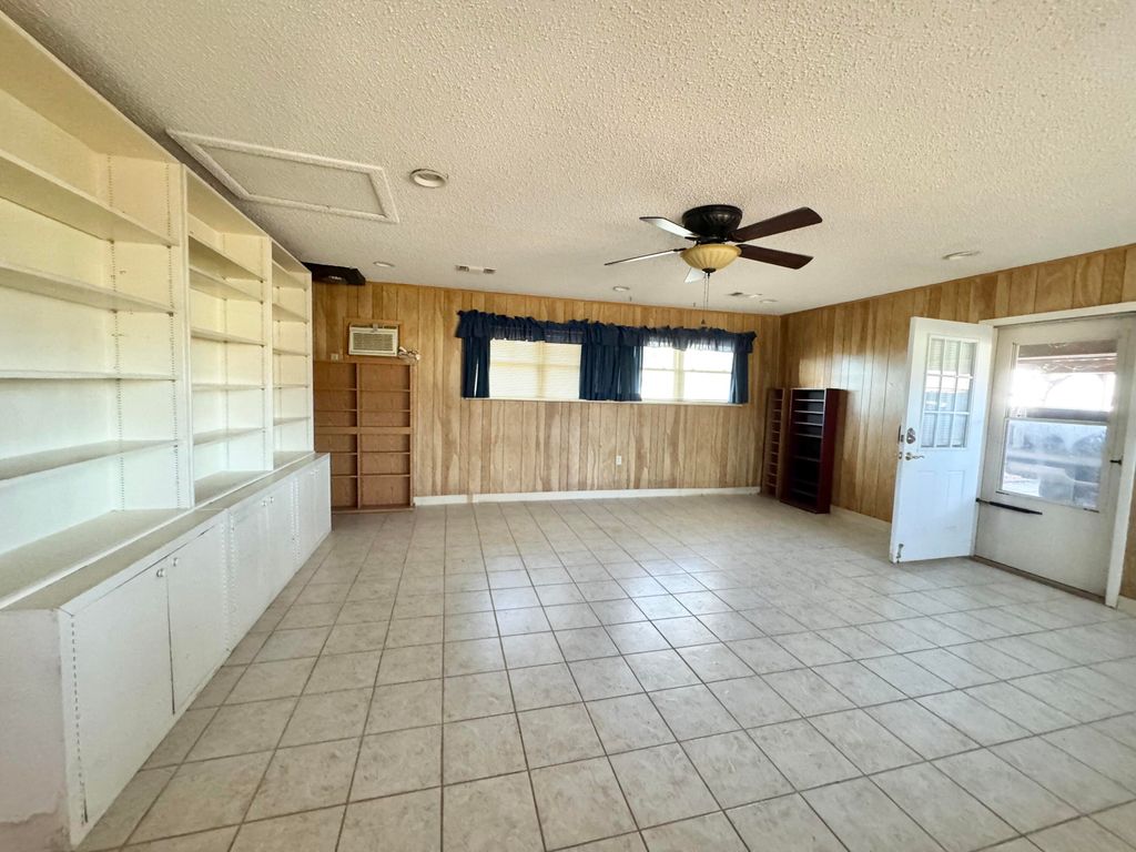 Image 3 of property listing at 5702 Fruitland Farm Road, San Angelo, TX 76903