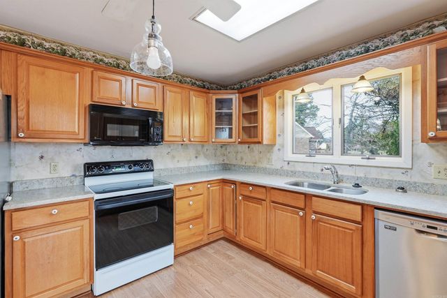 110 Fairway Ct, Hot Springs, AR 71913