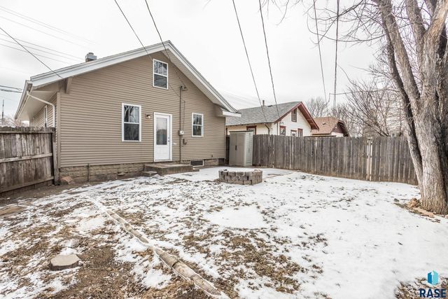 1230 W 8th St Street, Sioux Falls, SD 57104