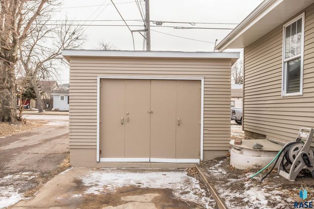 1230 W 8th St Street, Sioux Falls, SD 57104