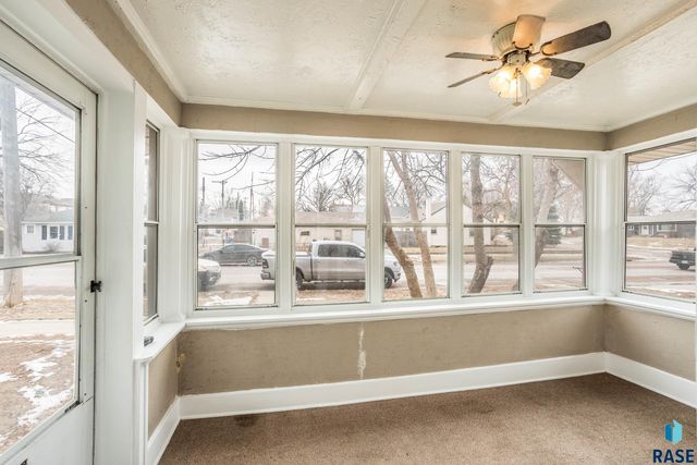 1230 W 8th St Street, Sioux Falls, SD 57104