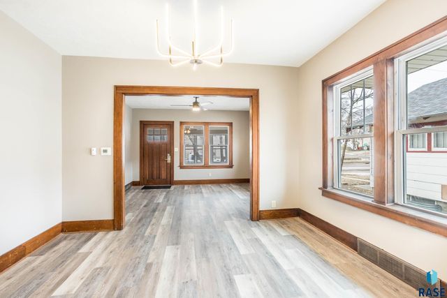 1230 W 8th St Street, Sioux Falls, SD 57104