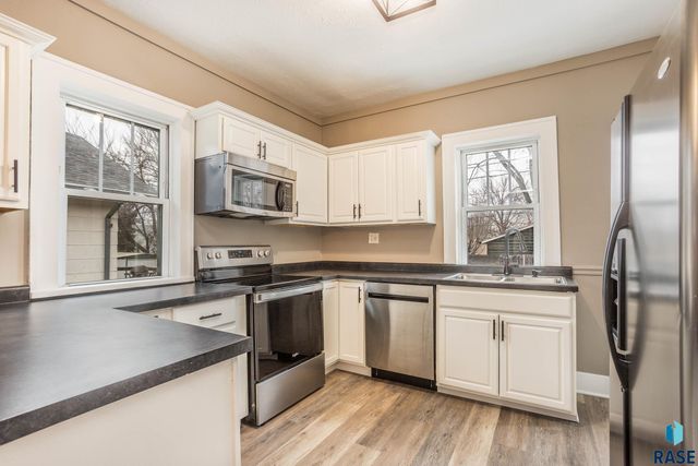 1230 W 8th St Street, Sioux Falls, SD 57104