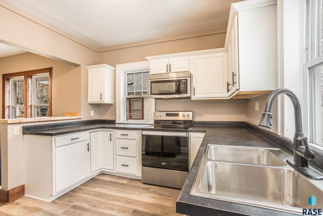 1230 W 8th St Street, Sioux Falls, SD 57104