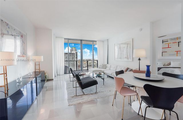 68 SE 6th St 2104, Miami, FL 33131