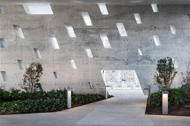 68 SE 6th St 2104, Miami, FL 33131