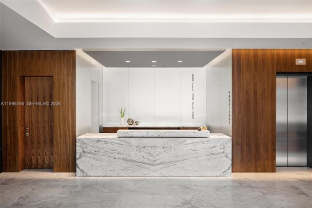 68 SE 6th St 2104, Miami, FL 33131