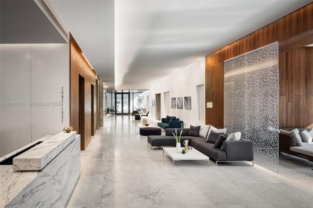 68 SE 6th St 2104, Miami, FL 33131