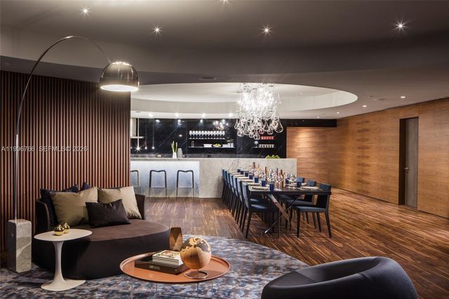 68 SE 6th St 2104, Miami, FL 33131