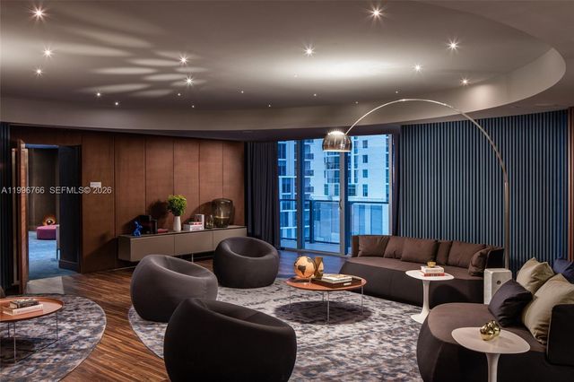 68 SE 6th St 2104, Miami, FL 33131