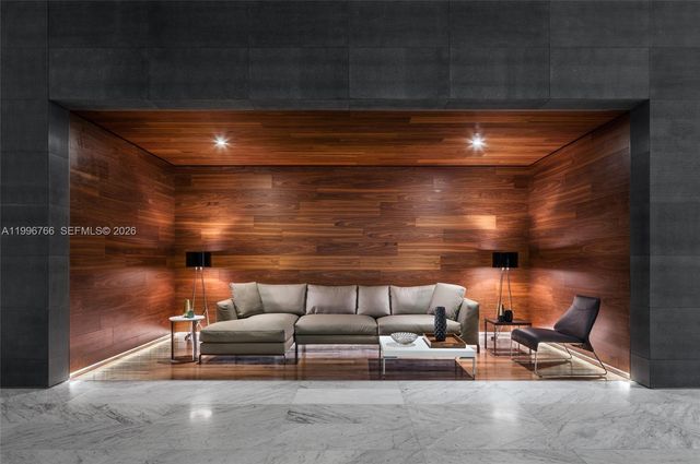 68 SE 6th St 2104, Miami, FL 33131