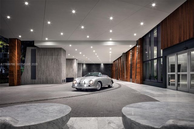 68 SE 6th St 2104, Miami, FL 33131