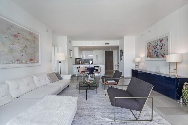 68 SE 6th St 2104, Miami, FL 33131