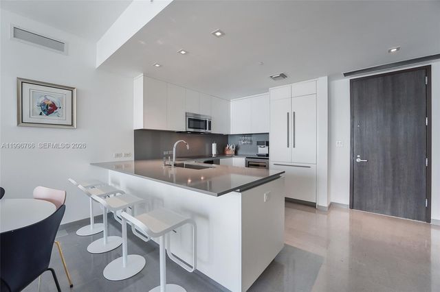 68 SE 6th St 2104, Miami, FL 33131