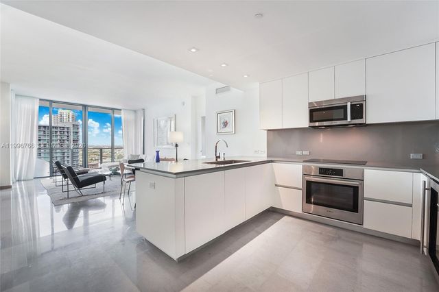 68 SE 6th St 2104, Miami, FL 33131